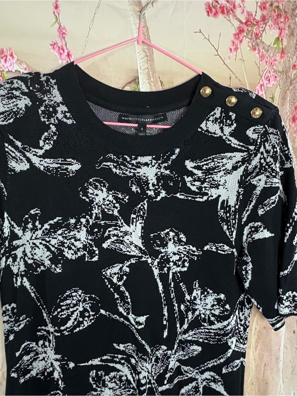 White House Black Market Black & White Floral Button-Shoulder Top - Picture 3 of 9